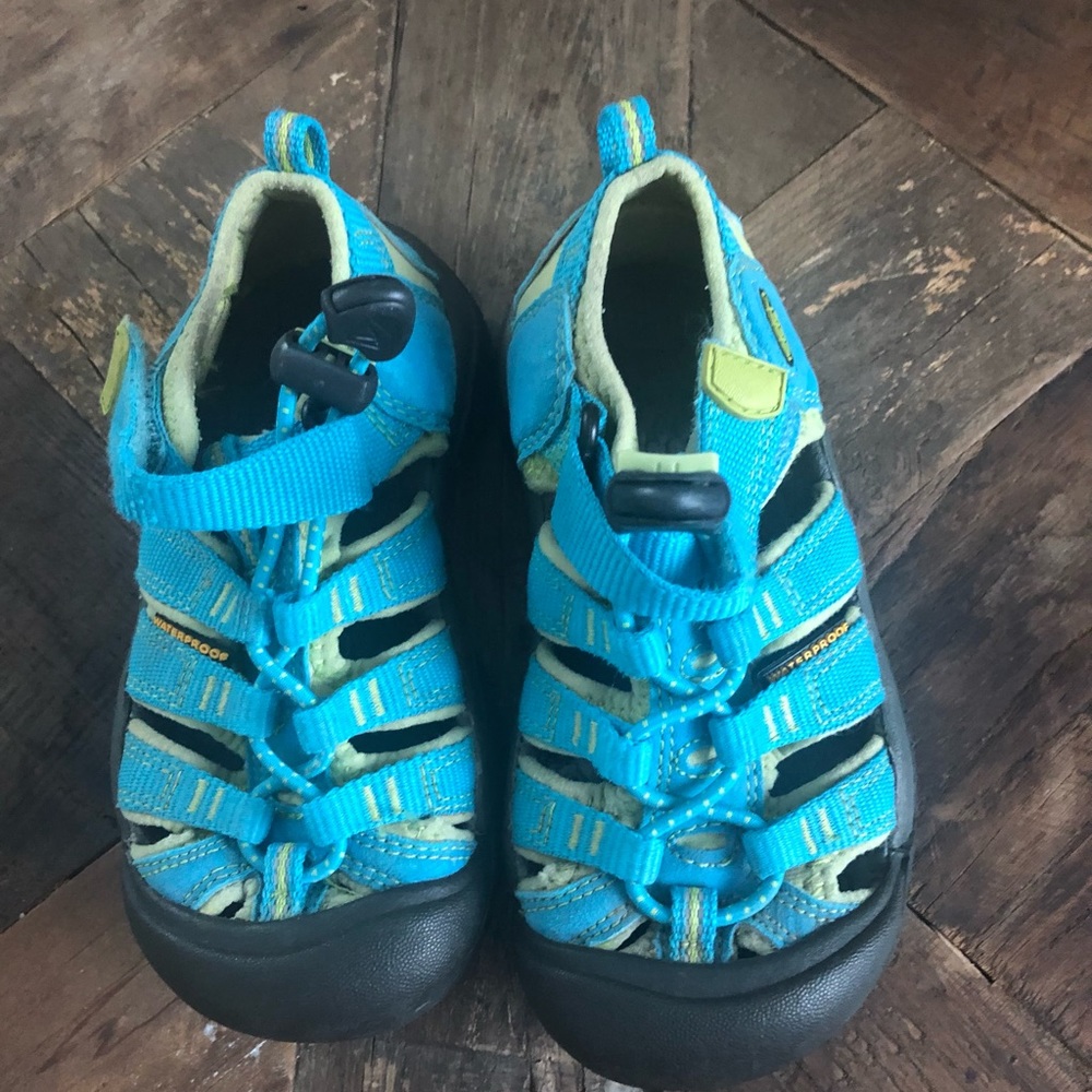 Keens Toddler Newport H2 sandals , size 10
